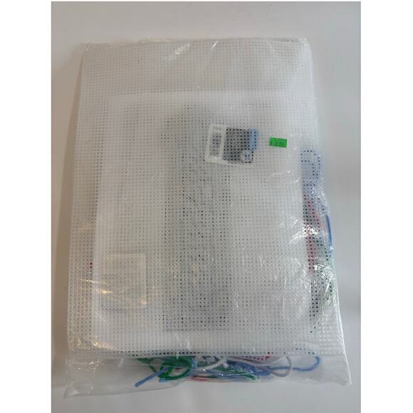 Vintage Design Works Peace Cross 13x19 Plastic Canvas Kit Sealed - Picture 3 of 3